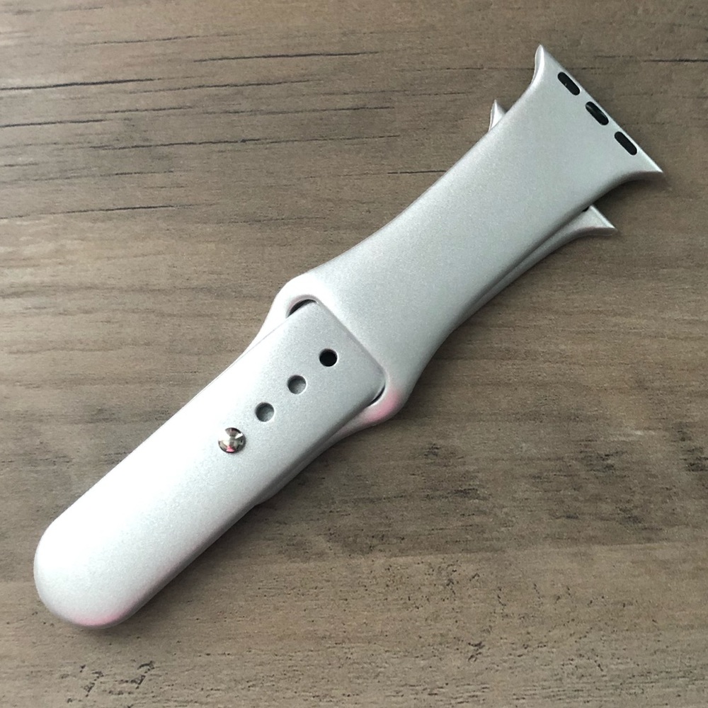 ⛔️SOLD⛔️ Shiny Silver Apple Watch ⌚️ Band